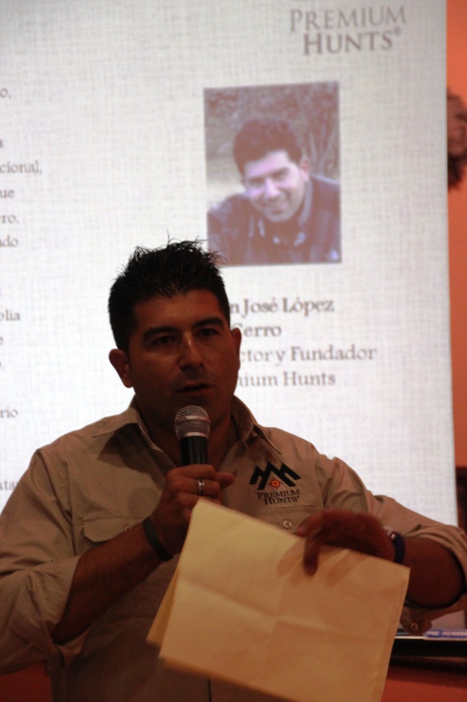 Juan José López durante el acto de presentación de Premium Hunts
