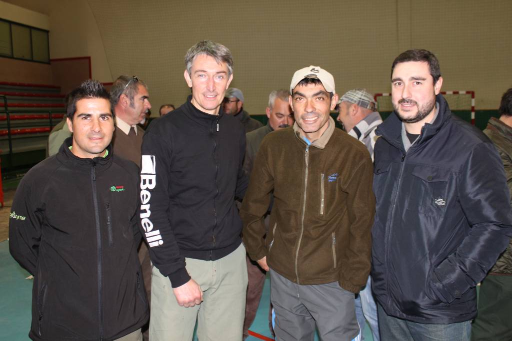 Nuestro colaborador Mikel Torné, que actuó de juez en el campeonato, con el actual campeón, Fernando del Campo, y el concejal de Medio Ambiente 