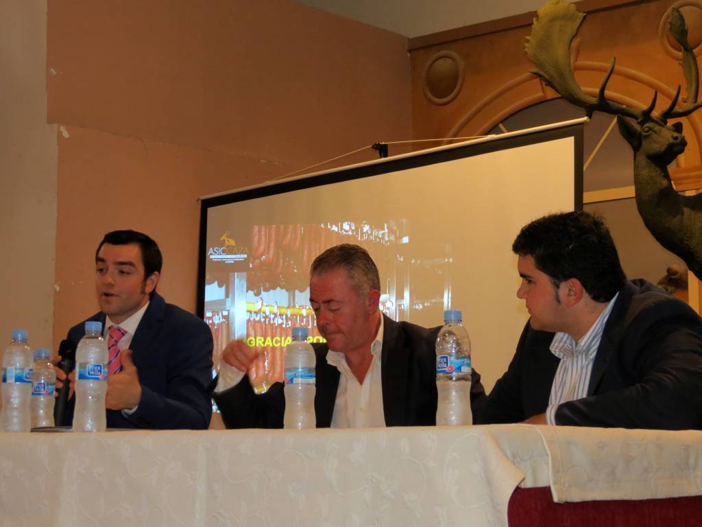En la mesa redonda 'Los beneficios de la extensión de norma' intervinieron Jaime Hurtado, Enrique Sanz y Juan Carlos Martín.
