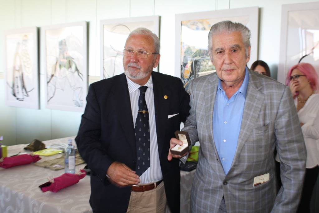 Juan A. Sarasketa y el Presidente de la FCCyL, Santiago Iturmendi