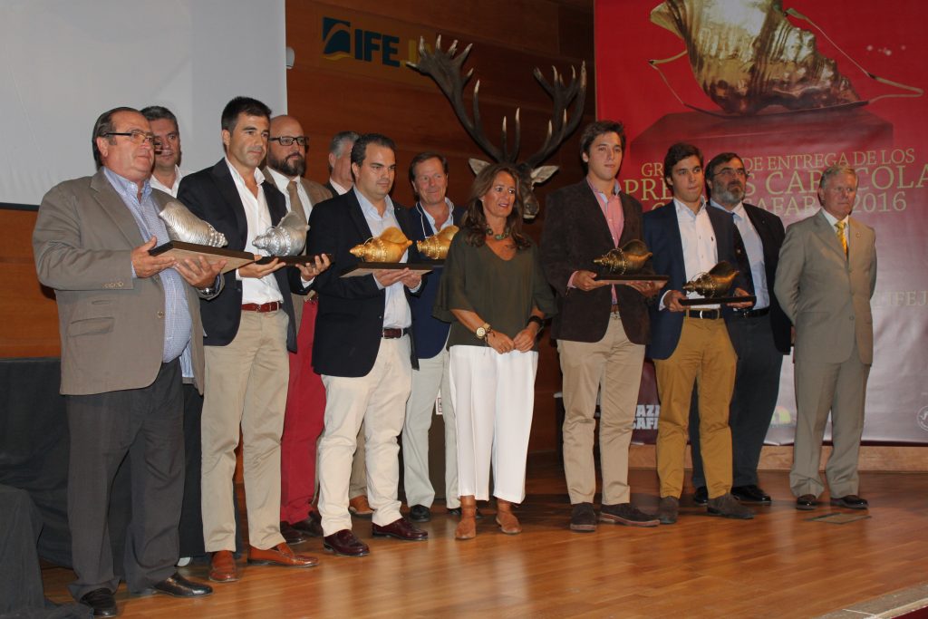 Foto de grupo de todos los premiados en la categoría de fincas abiertas.